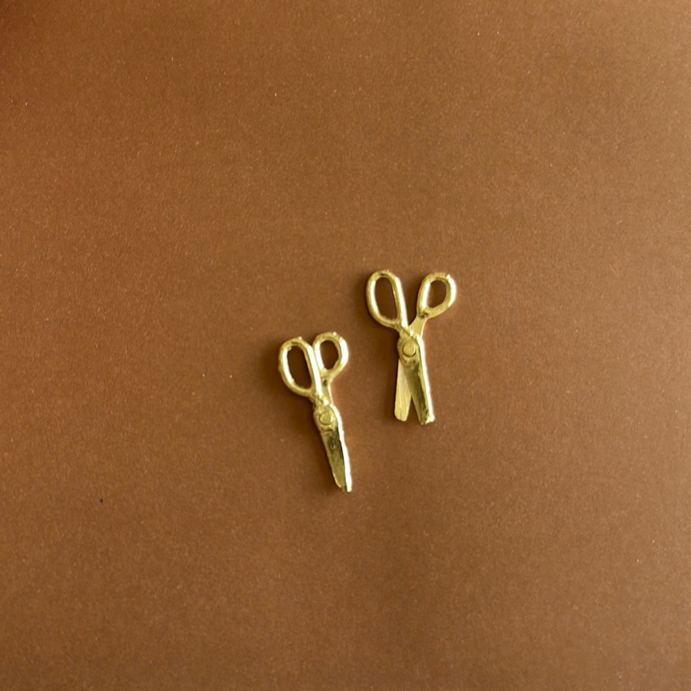 Vintage Miniature accessories Gold color Scissors